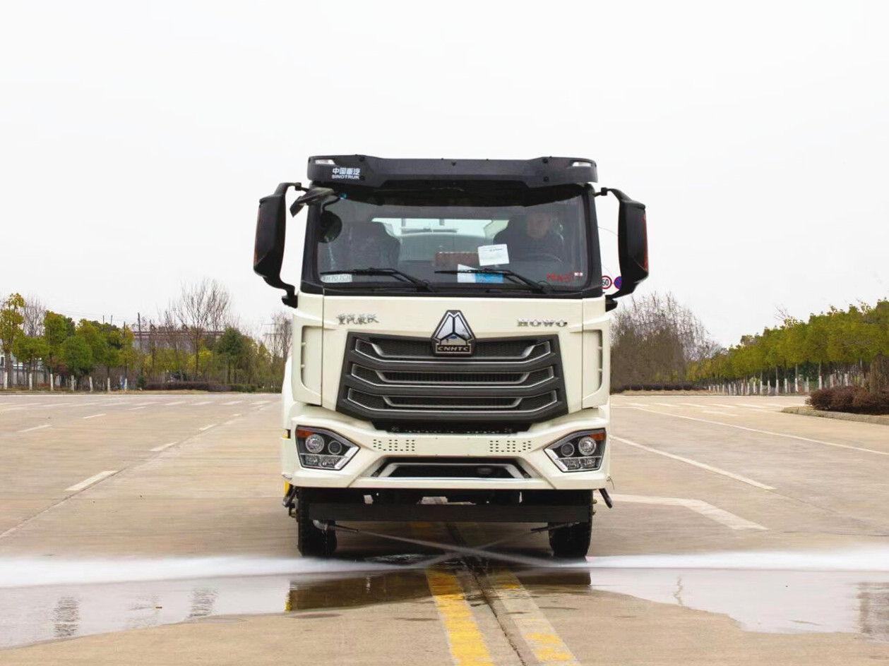 重汽豪沃NX灑水車15方