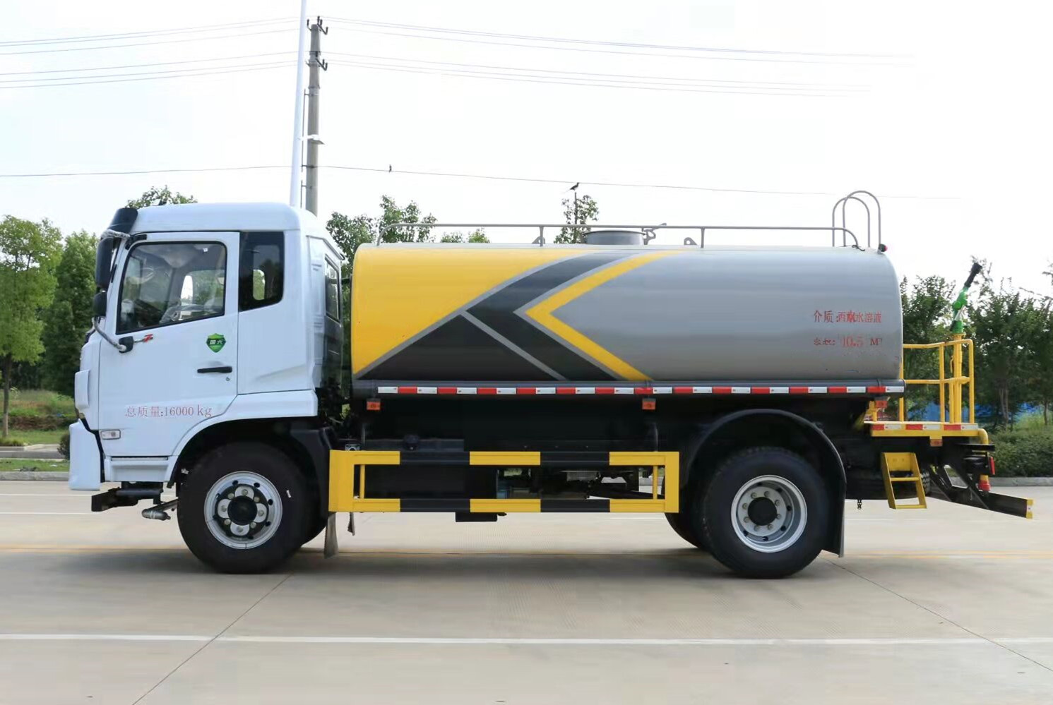 東風(fēng)福瑞卡F9灑水車12立方