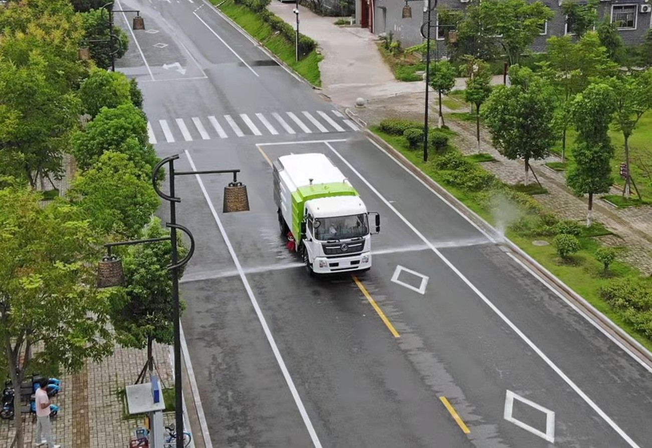 東風(fēng)天錦掃路車4+8方