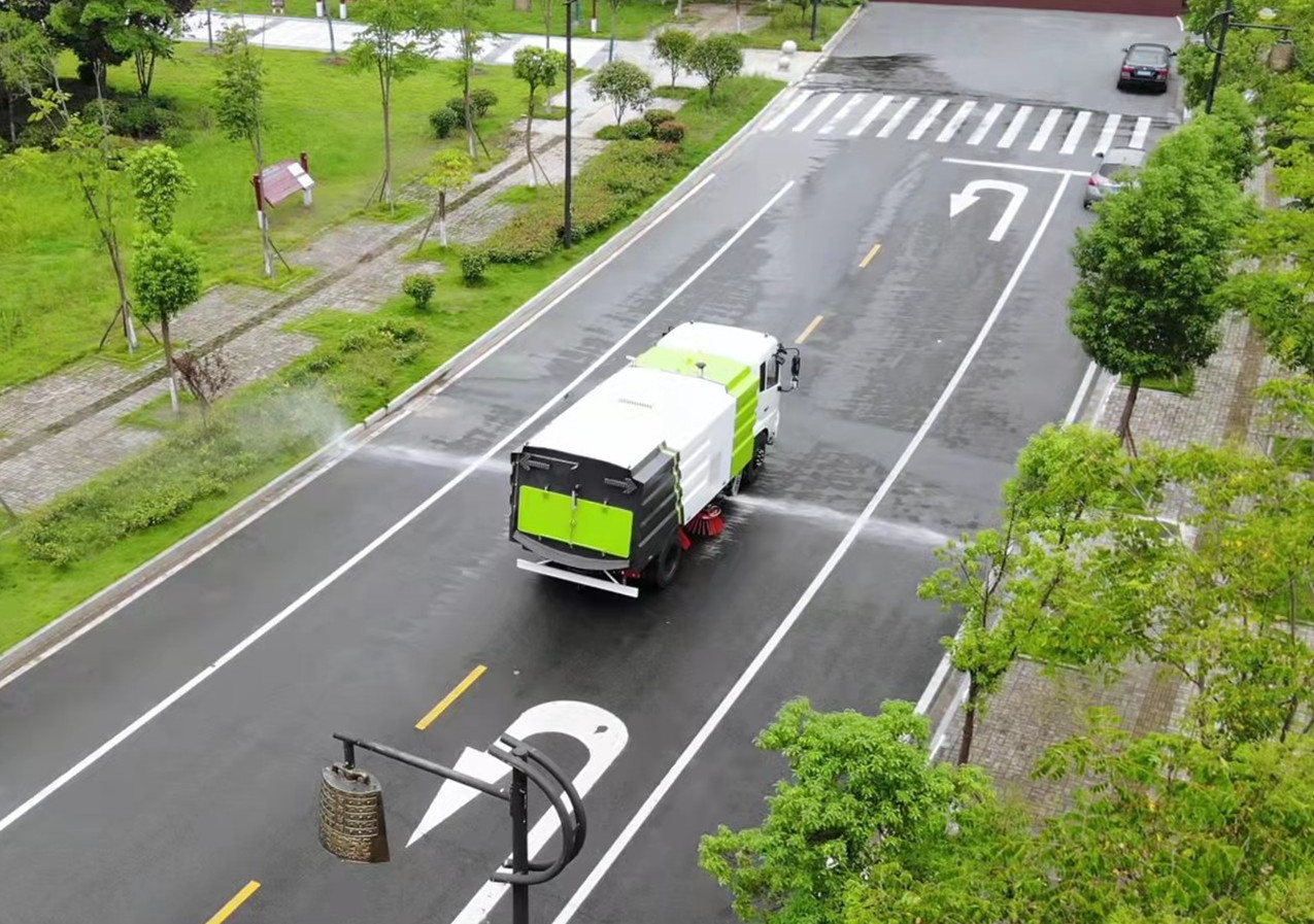 東風(fēng)天錦掃路車4+8方