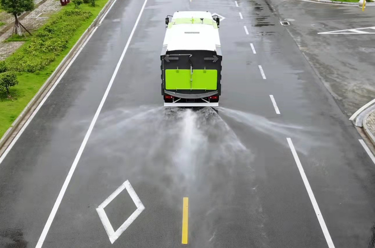 東風(fēng)天錦掃路車4+8方