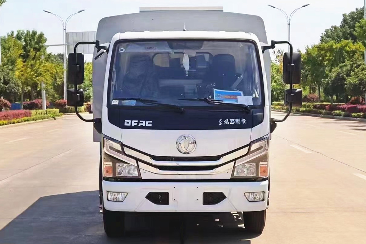 東風多利卡后置吸塵車1+4方