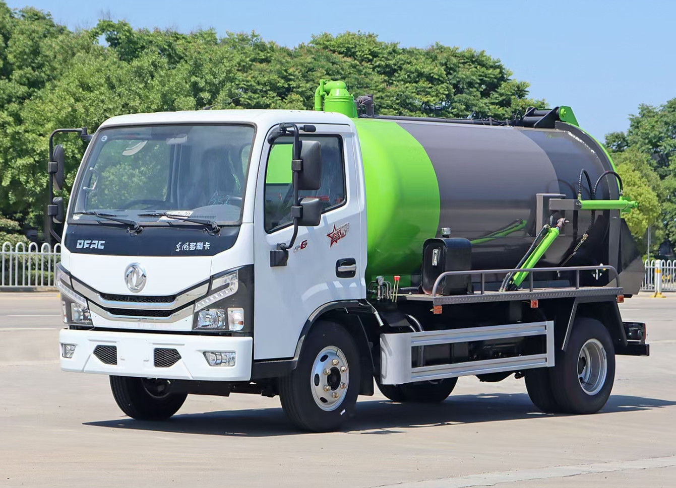 東風(fēng)多利卡D6吸污車4.5方