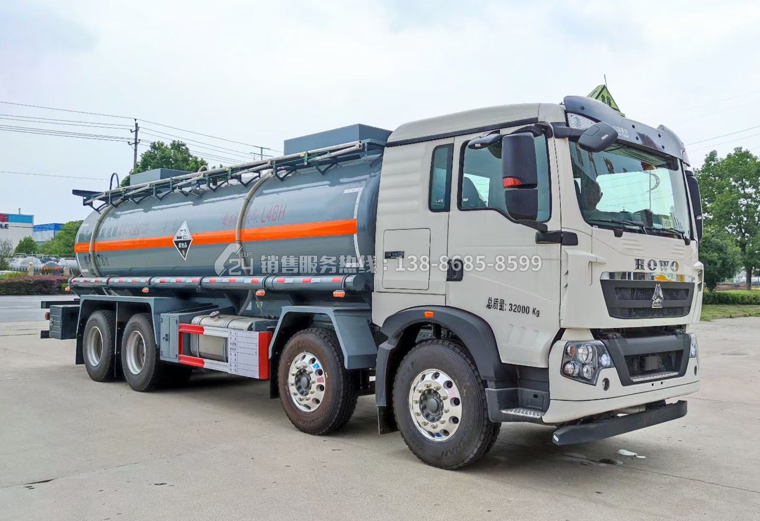 重汽豪沃TG5前四后八腐蝕性罐式車17.8方