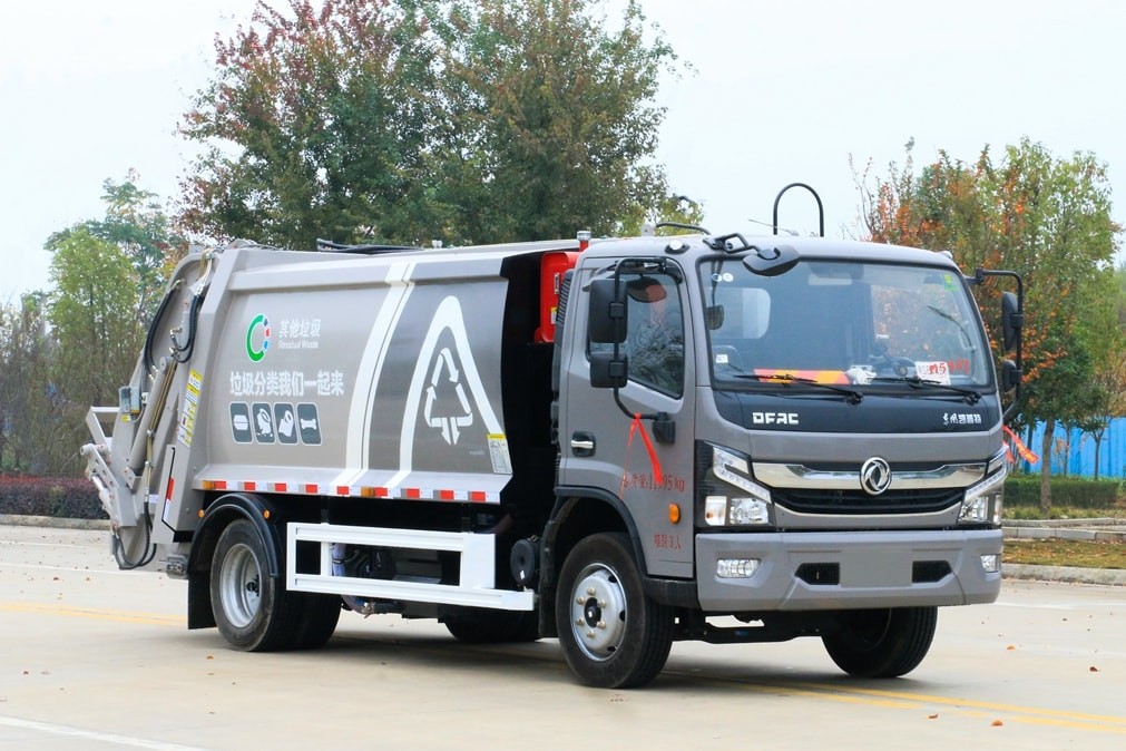 東風(fēng)凱普特N7壓縮式垃圾車(chē)8方