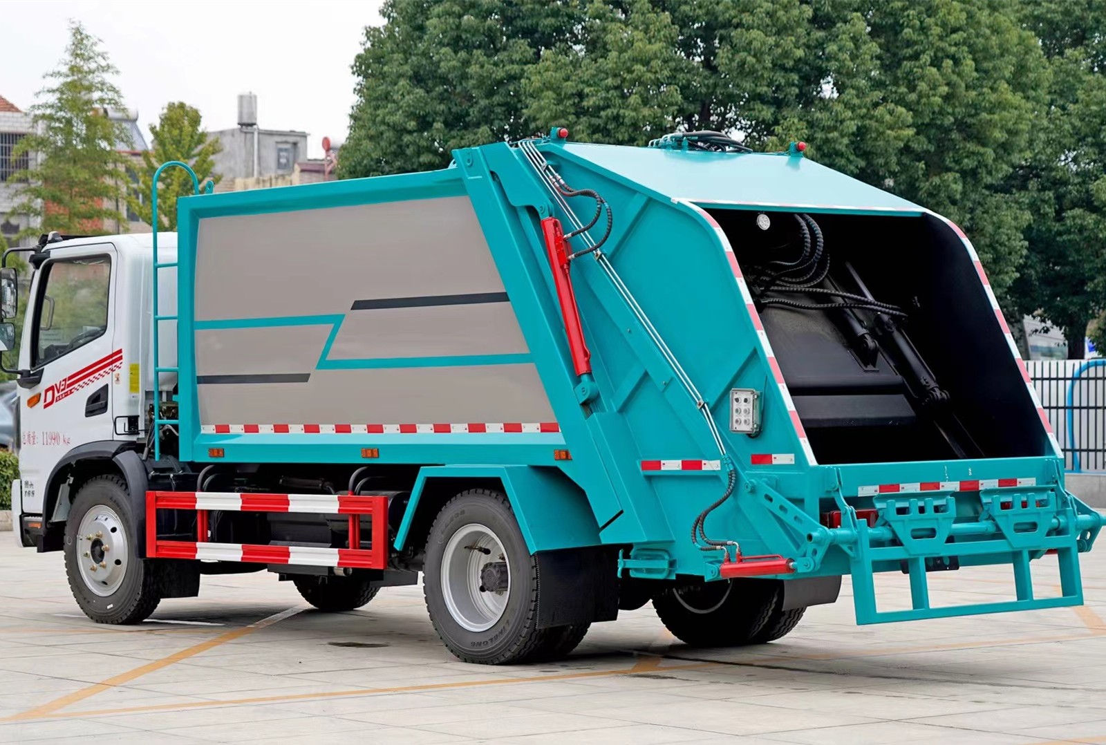 東風(fēng)華神DV3壓縮垃圾車9方