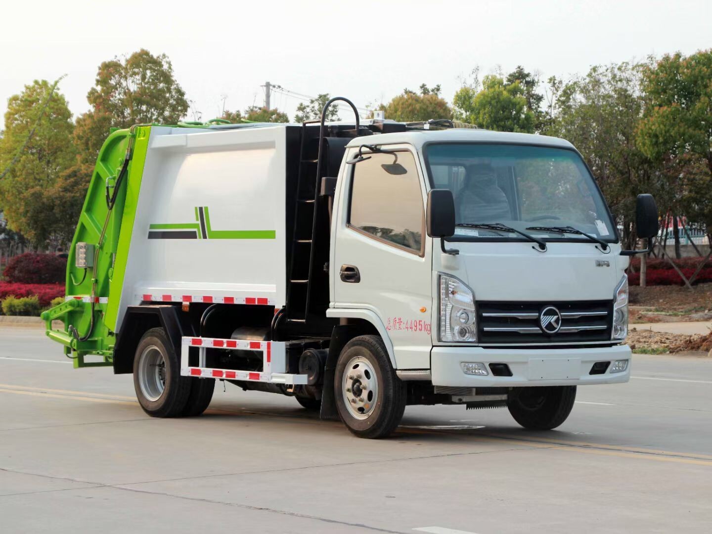 地下室專用凱馬藍牌4方壓縮垃圾車