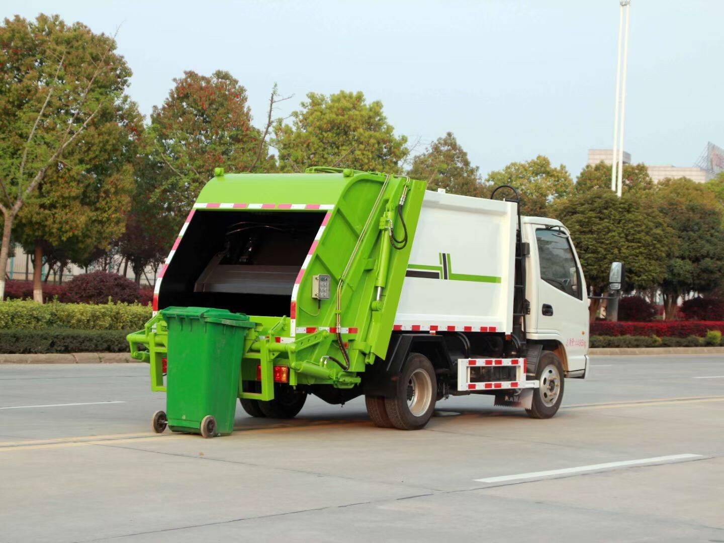 地下室專用凱馬藍牌4方壓縮垃圾車