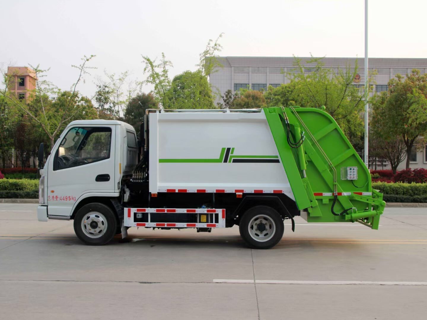 地下室專用凱馬藍牌4方壓縮垃圾車