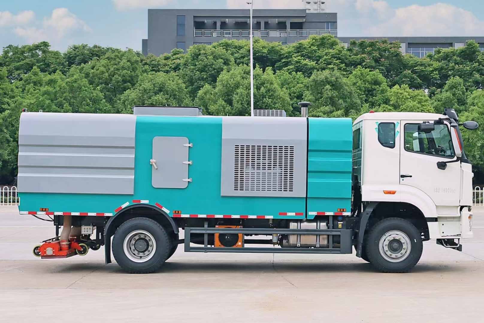 中國重汽豪沃吸塵車