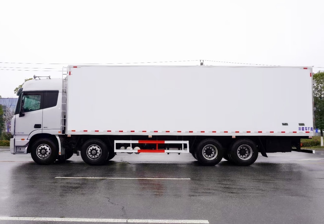 福田歐曼EST高頂雙臥冷藏車9.6米