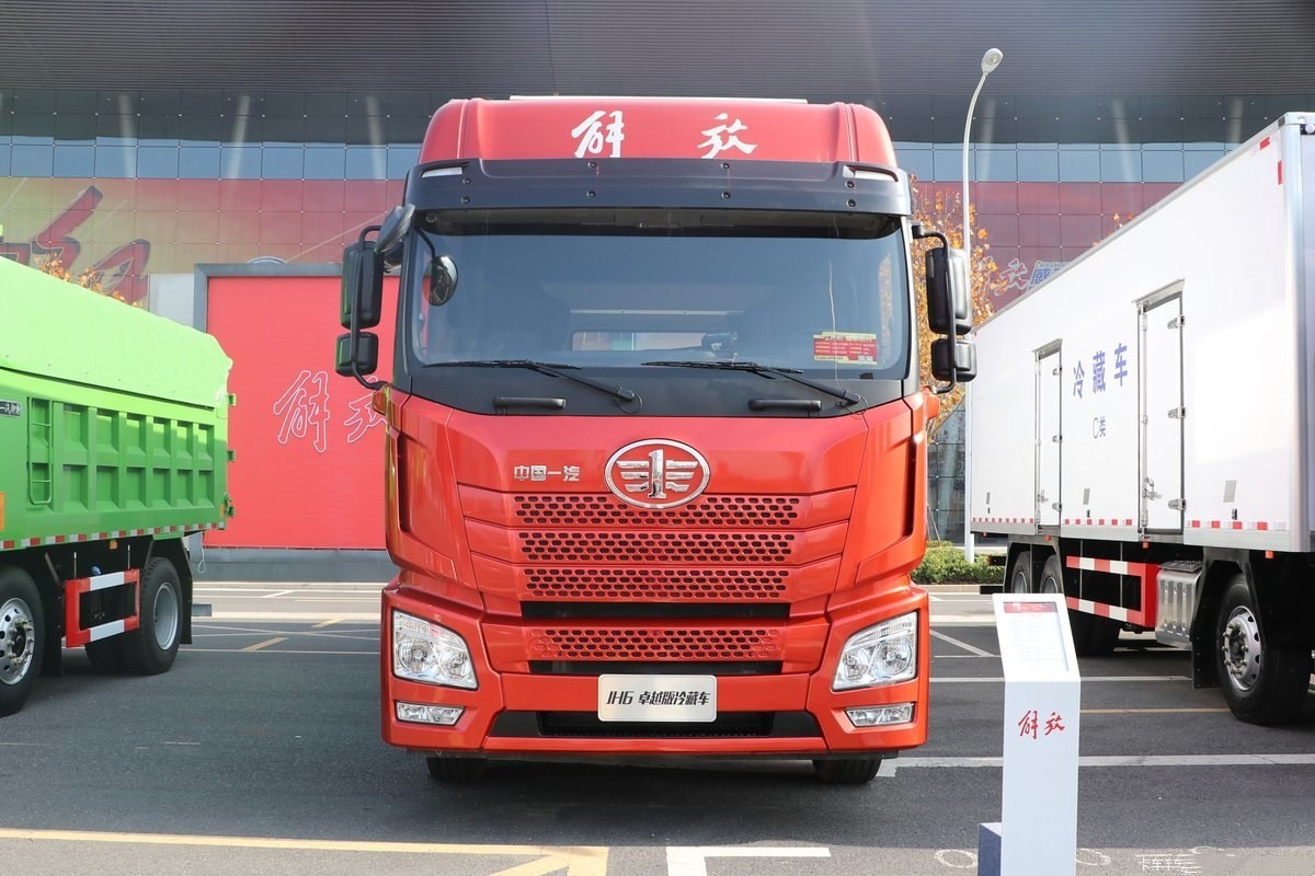 解放JH6冷藏車9.6米