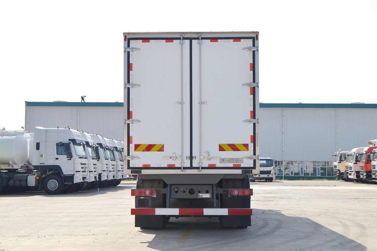 重汽汕德卡G7冷藏車9.45米