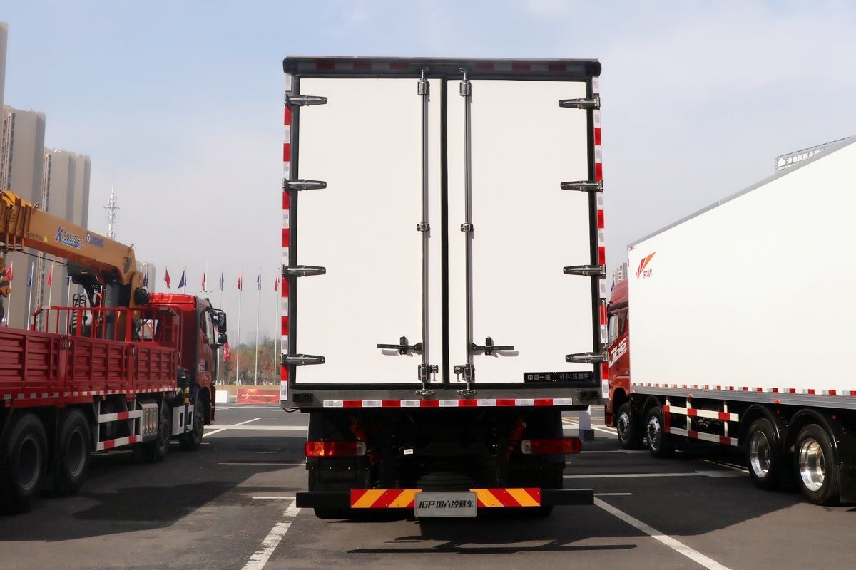 解放J6P國六 9米6冷藏車