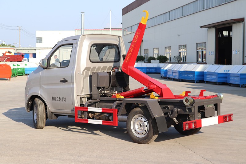 國(guó)六-長(zhǎng)安鉤臂垃圾車(3m3)