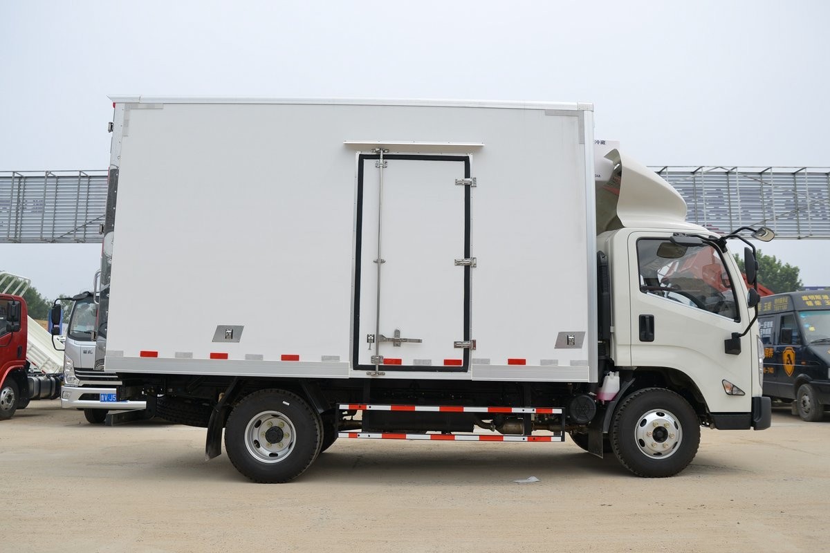 江鈴凱運(yùn)藍(lán)牌冷藏車4米