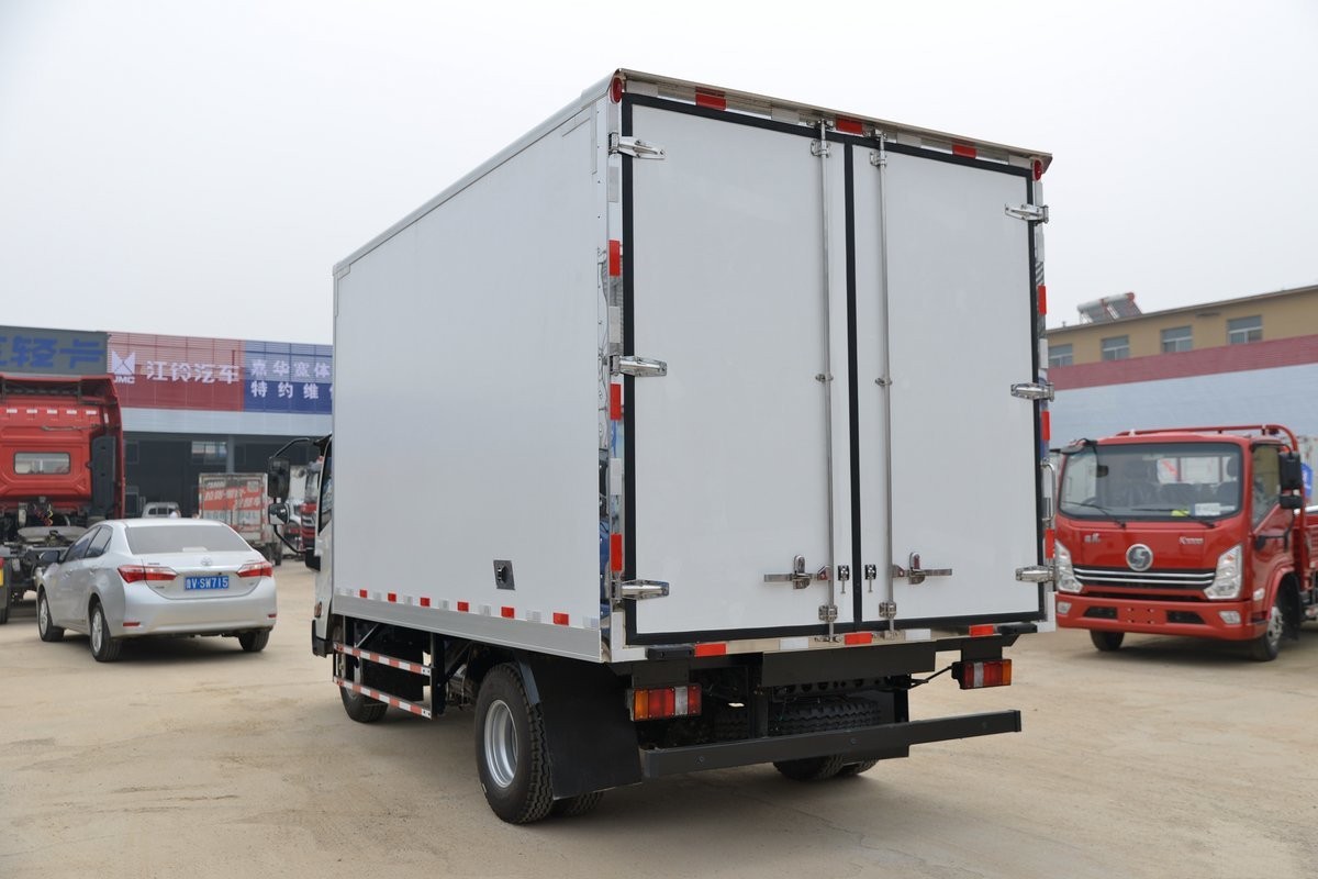 江鈴凱運(yùn)藍(lán)牌冷藏車4米