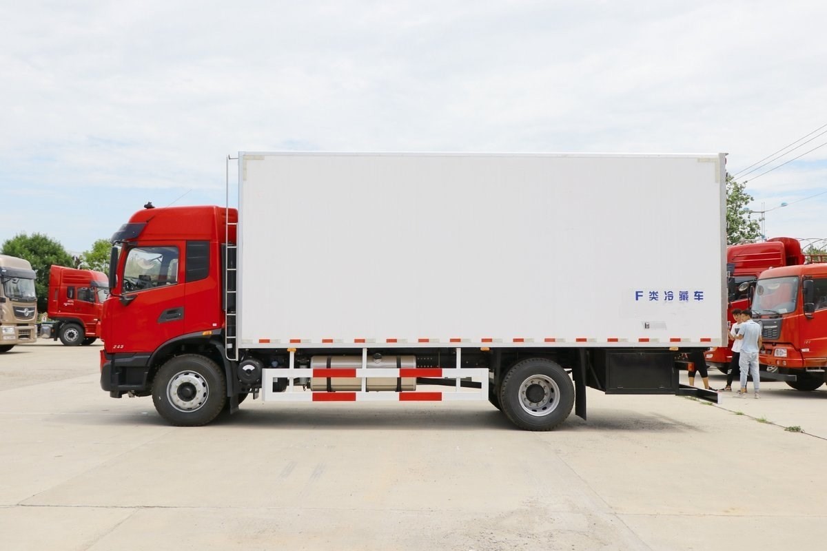 東風(fēng)天錦KR冷藏車7.8米