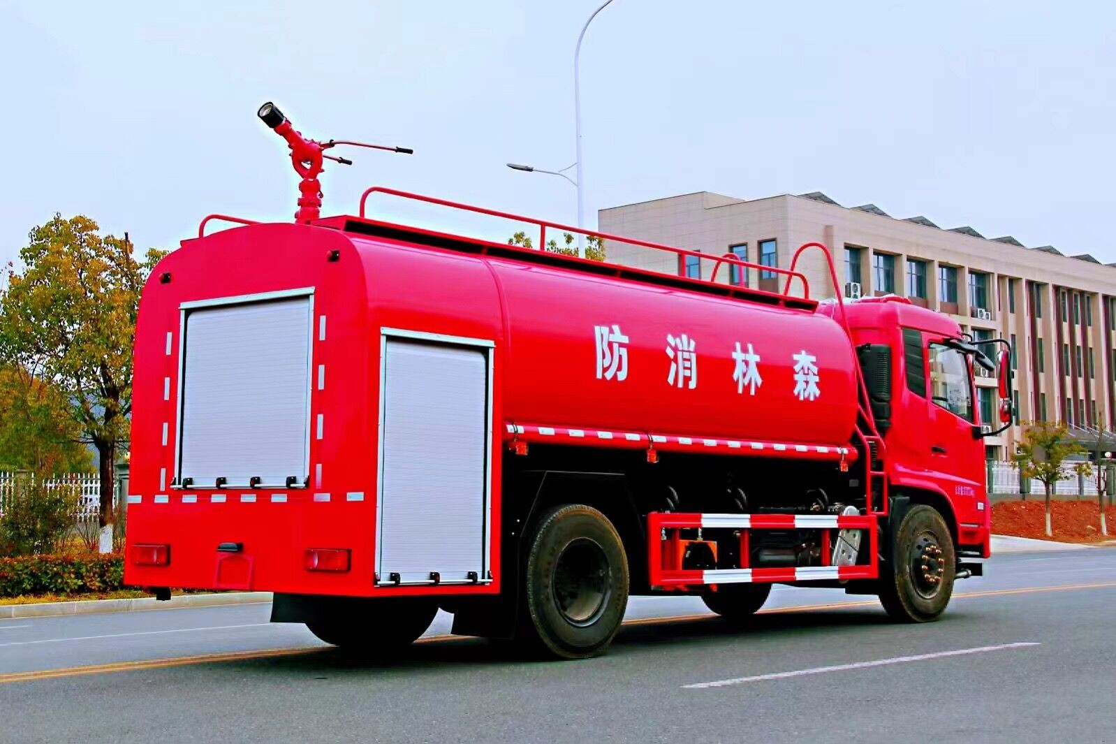 東風(fēng)天錦消防灑水車