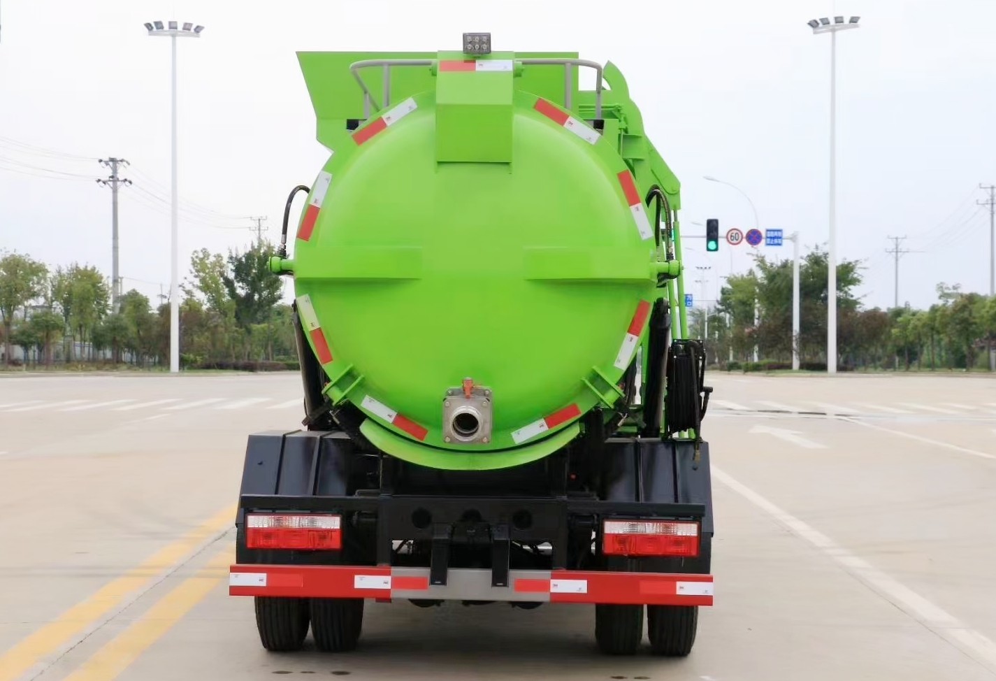 東風(fēng)多利卡4方餐廚垃圾車