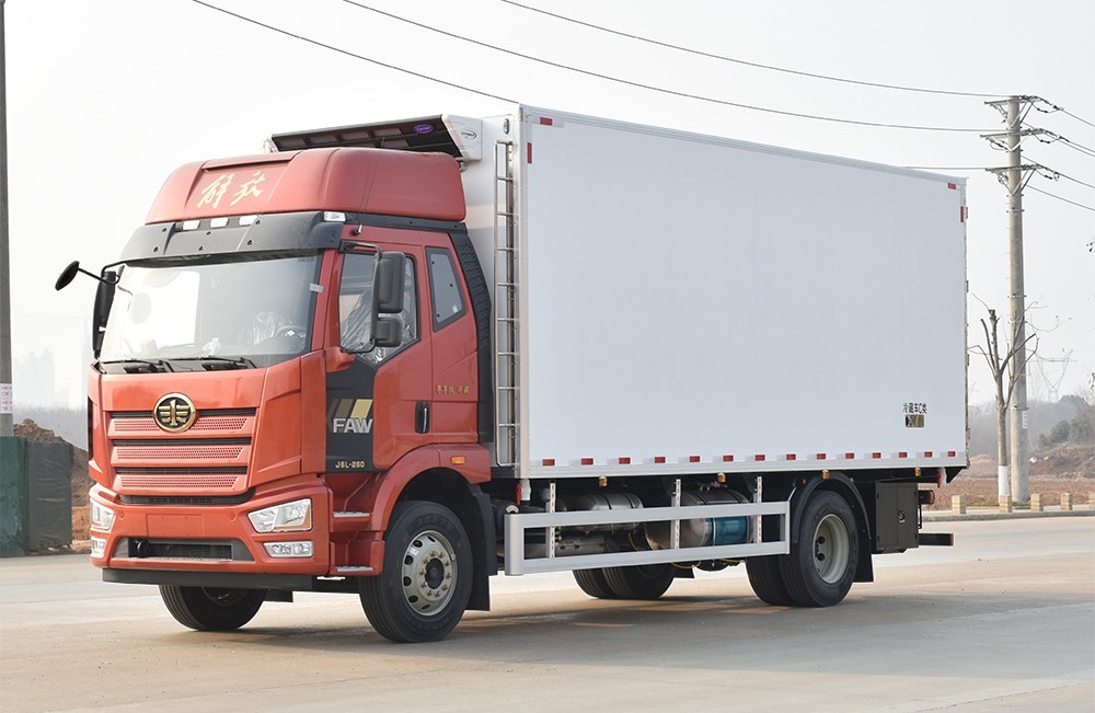 解放J6L精英版高頂雙臥冷藏車7米6 解放J6L精英版高頂雙臥冷藏車7米6