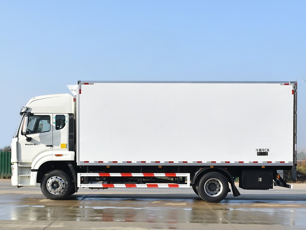 重汽豪沃HOWO冷藏車6.8米