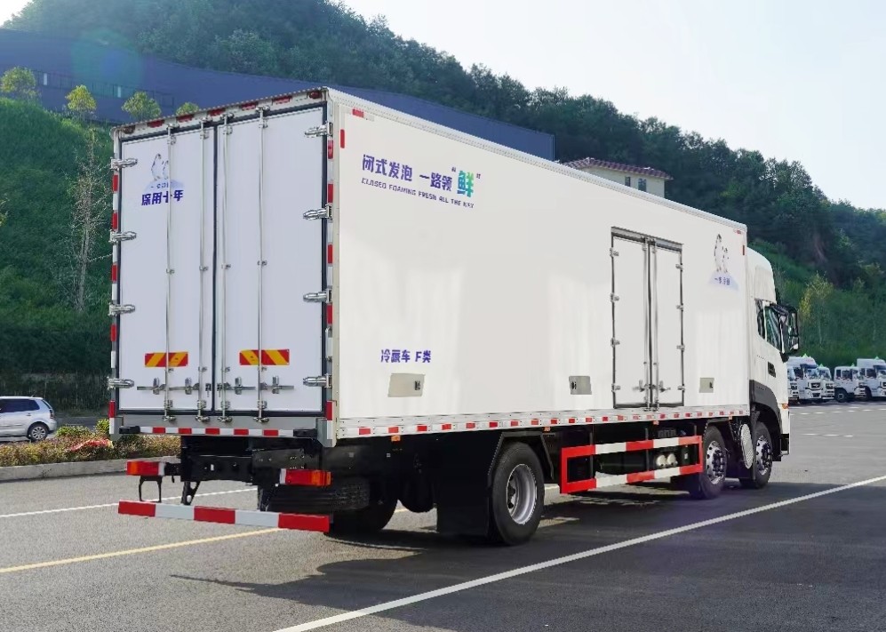 東風天龍KL前四后四冷藏車9.6米