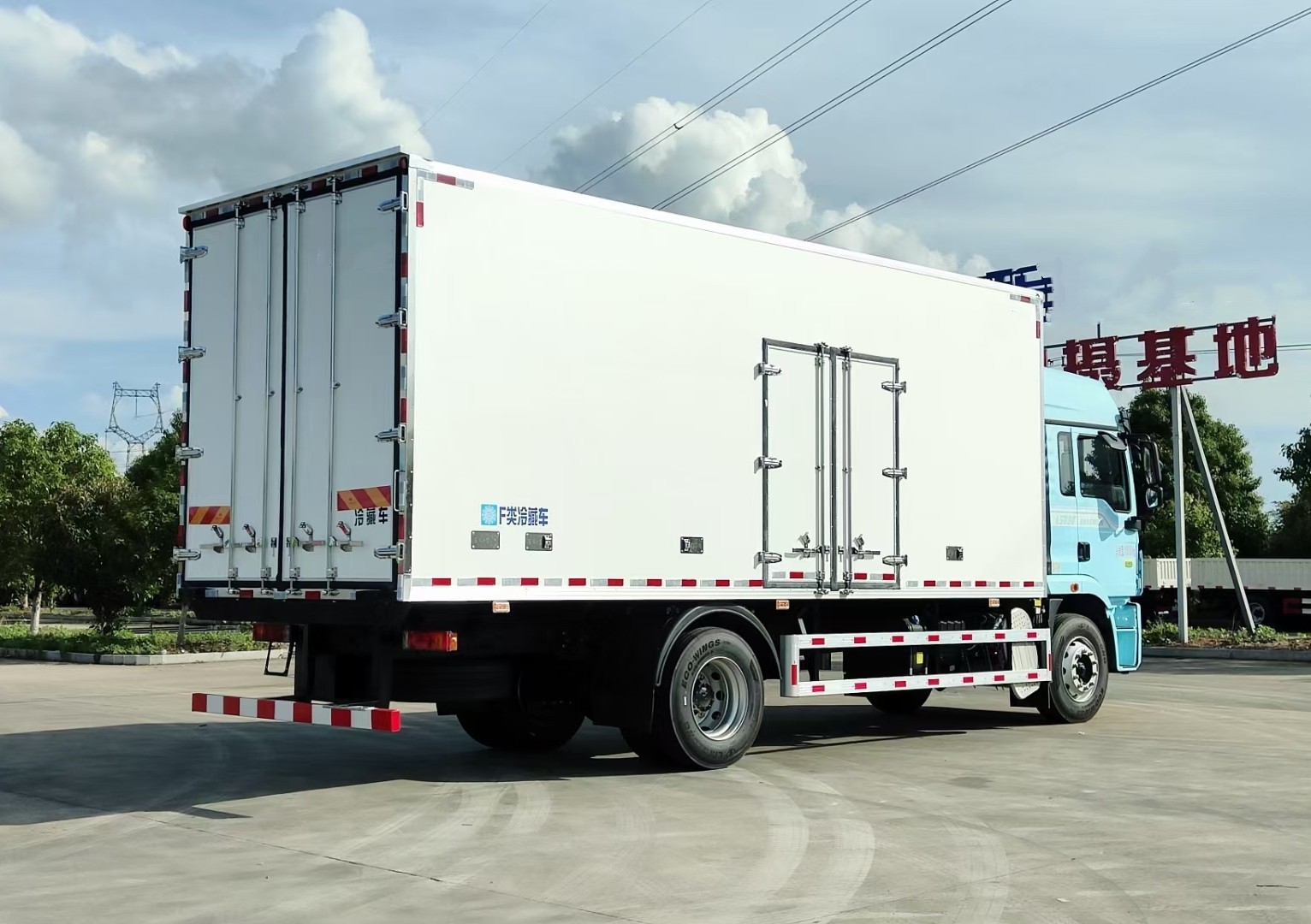 陜汽德龍L5000自動(dòng)檔6.8米冷藏車