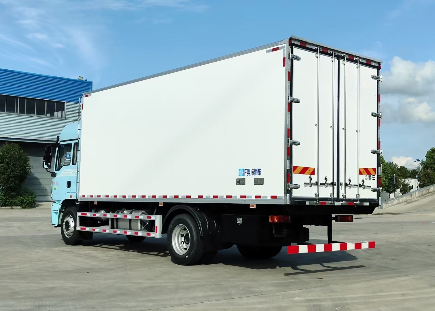 陜汽德龍L5000自動(dòng)檔6.8米冷藏車