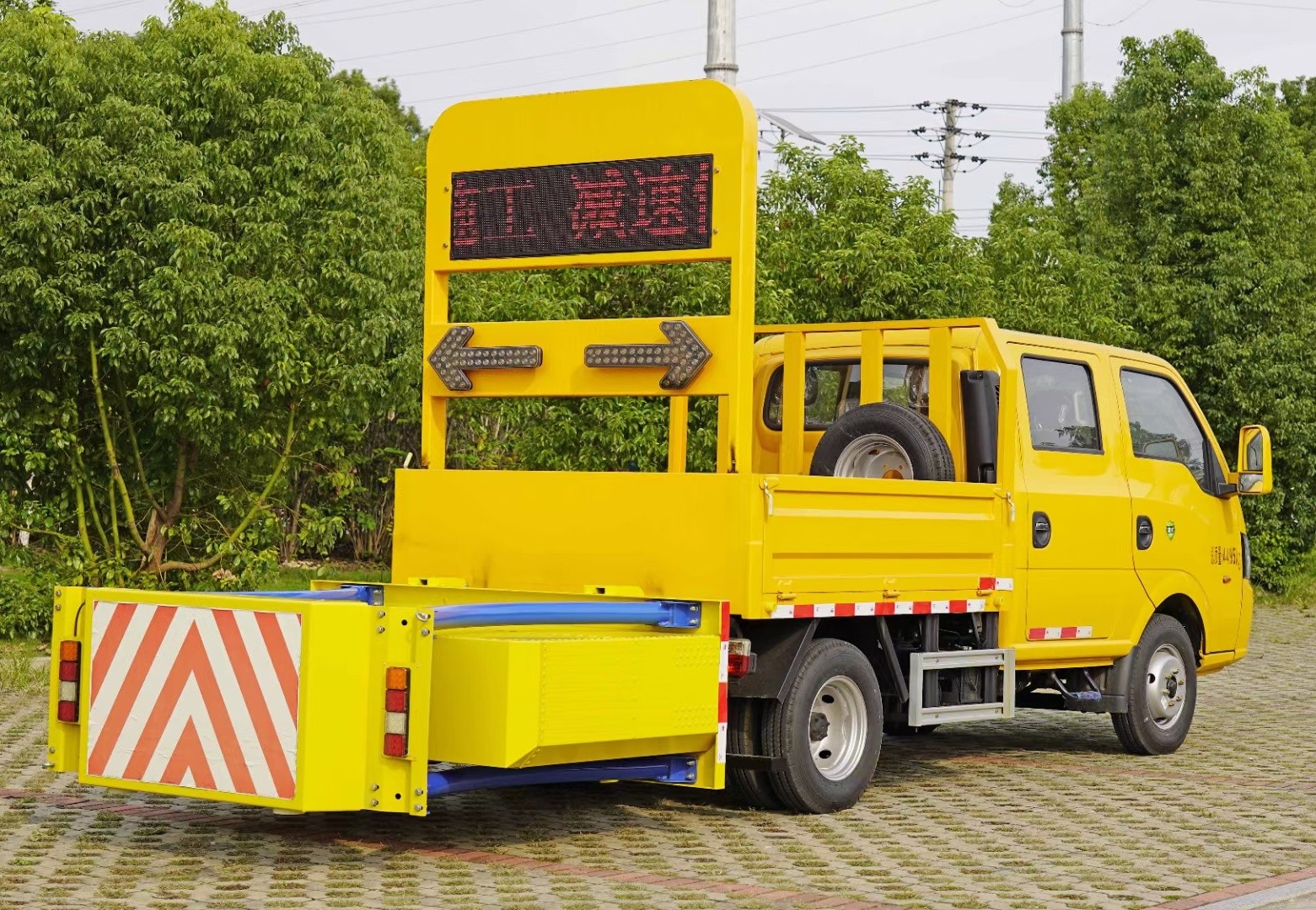 東風(fēng)途逸藍(lán)牌防撞緩沖車70K