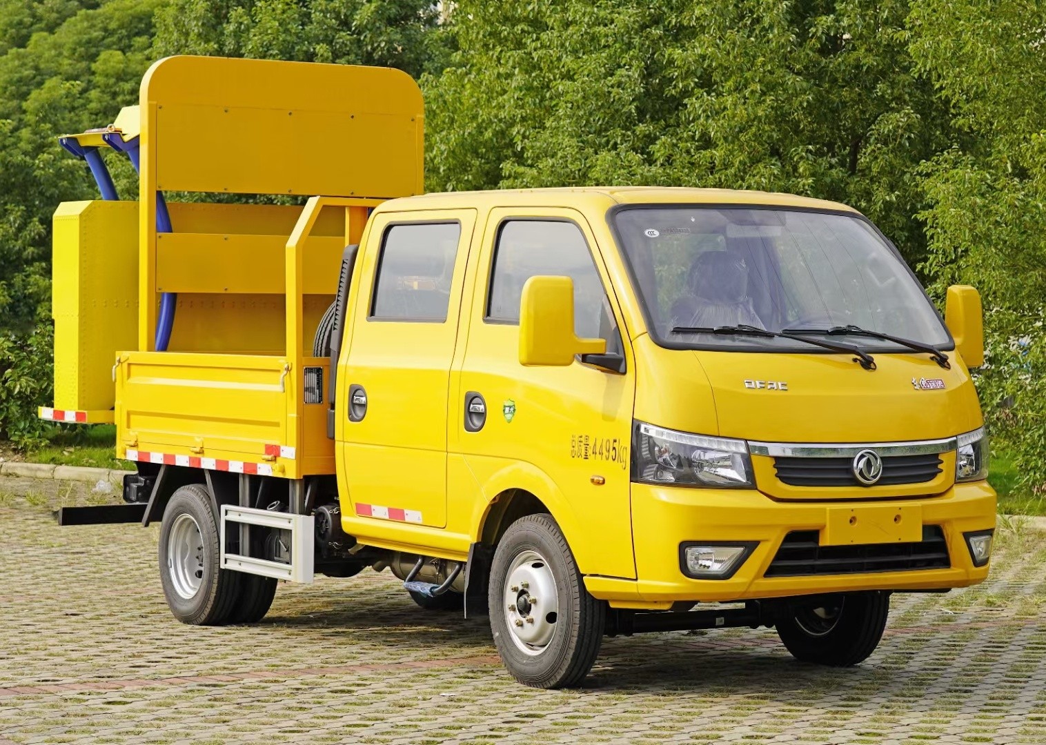 東風(fēng)途逸藍(lán)牌防撞緩沖車70K