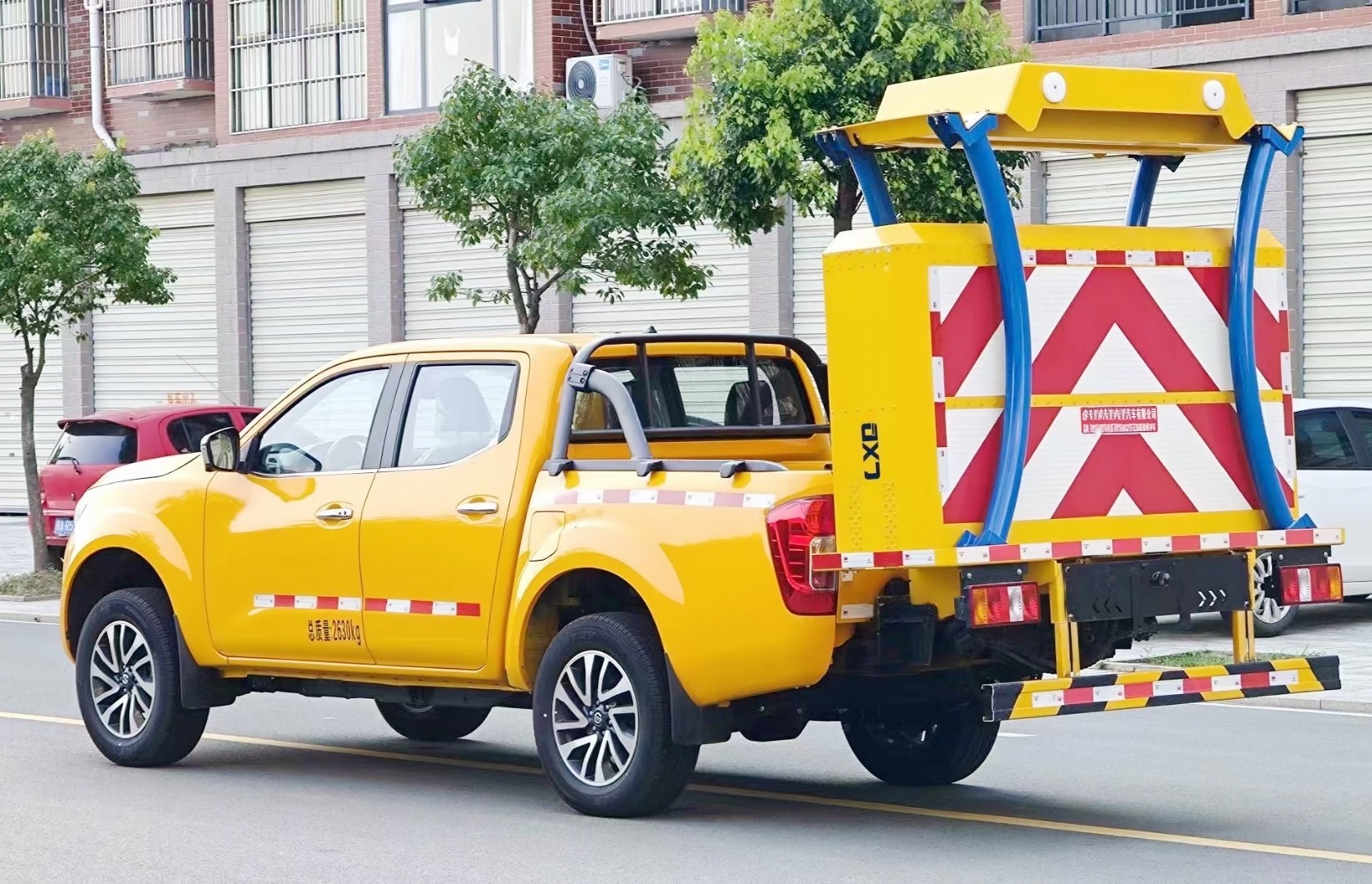 日產(chǎn)皮卡四驅(qū)防撞緩沖車70K