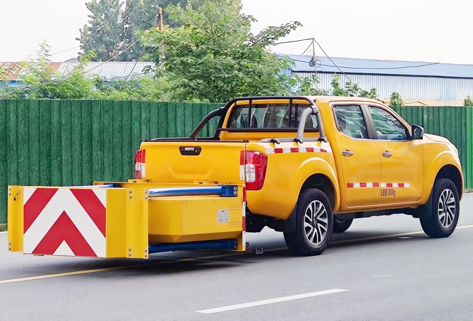 日產(chǎn)皮卡四驅(qū)防撞緩沖車70K