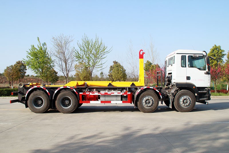 重汽汕德卡8x4車廂可卸式垃圾車25噸