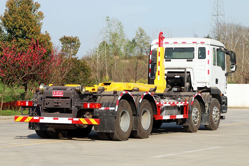 重汽汕德卡8x4車廂可卸式垃圾車25噸