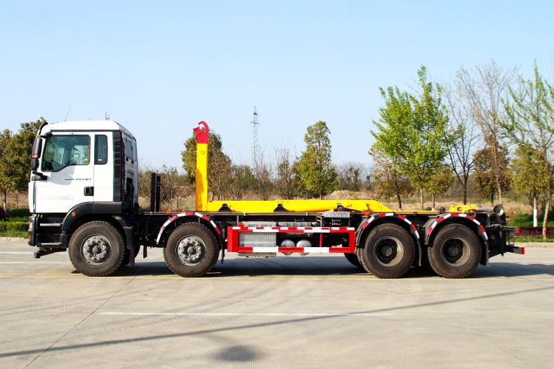 重汽汕德卡8x4車廂可卸式垃圾車25噸