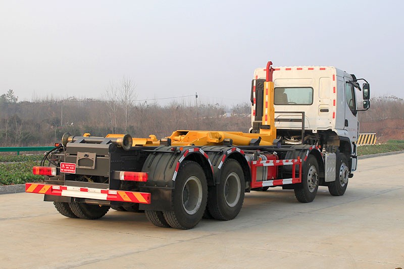 柳汽8x4車廂可卸式垃圾車25噸