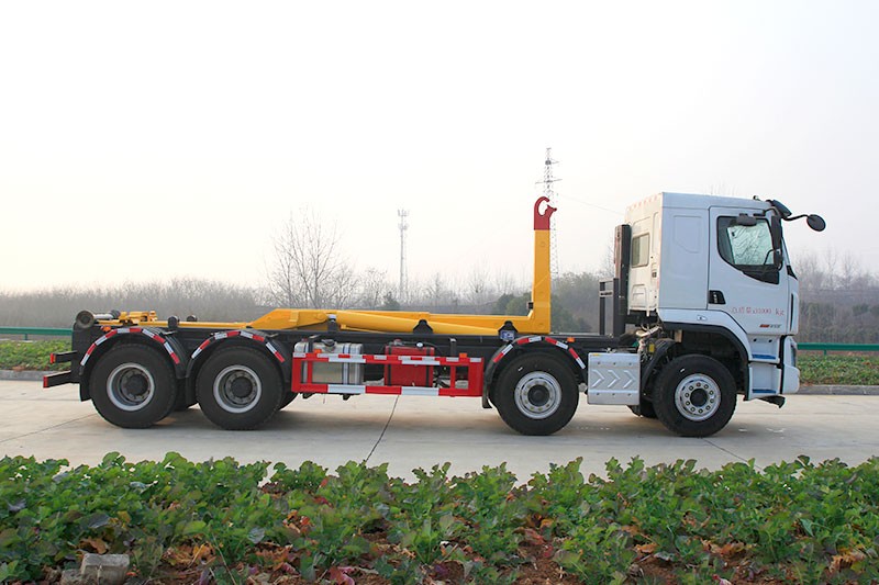 柳汽8x4車廂可卸式垃圾車25噸