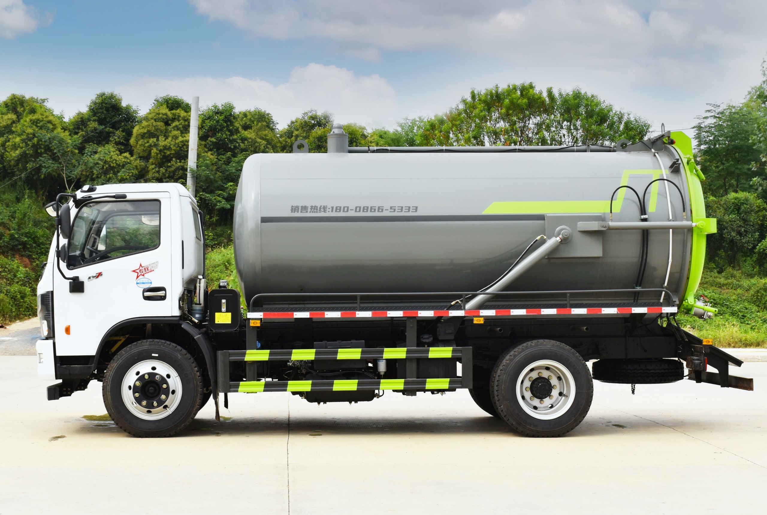 東風多利卡D7吸污車10方