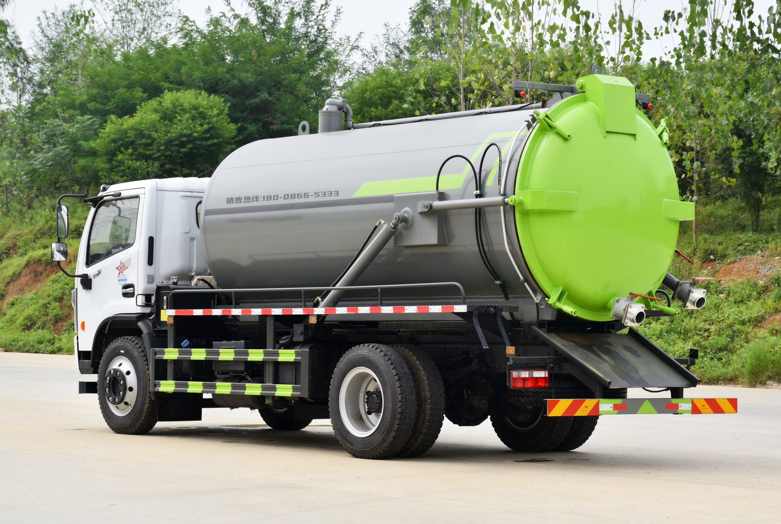 東風多利卡D7吸污車10方