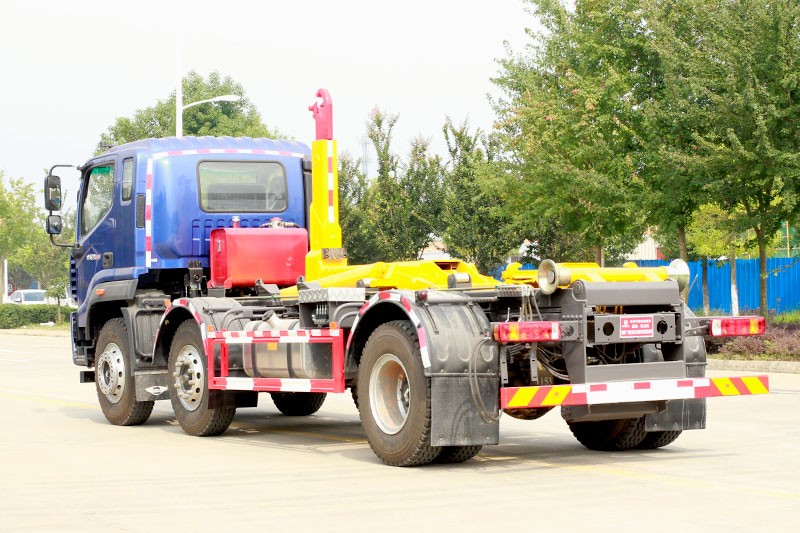 福田時(shí)代小三軸勾臂垃圾車 20方