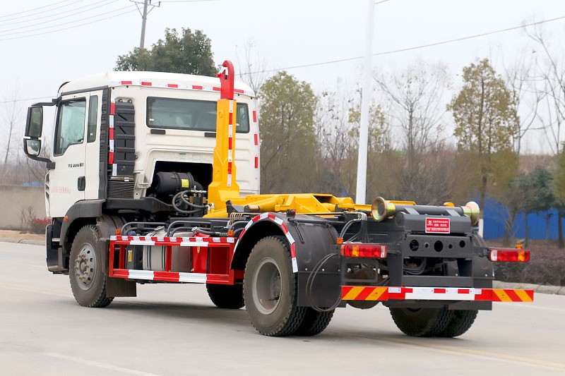 重汽豪沃勾臂垃圾車 12方