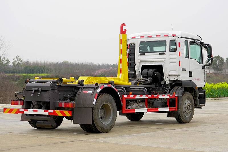 重汽汕德卡勾臂垃圾車 12方