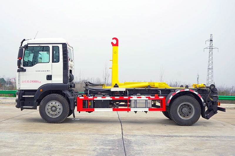 重汽汕德卡勾臂垃圾車 12方