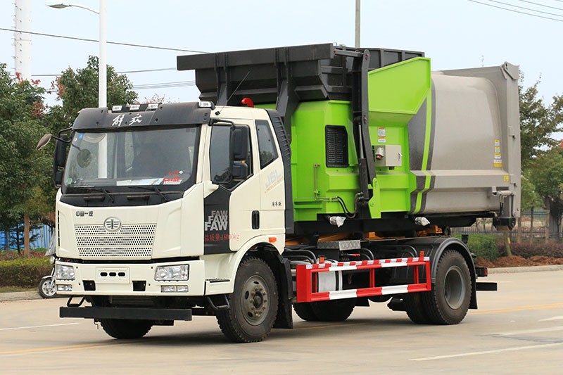 解放J6L勾臂垃圾車 12方
