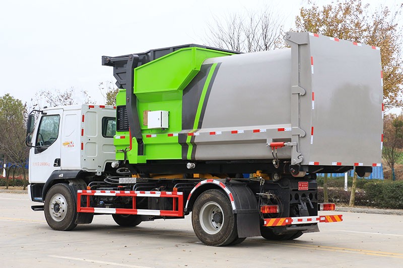柳汽L3勾臂垃圾車(chē) 12方