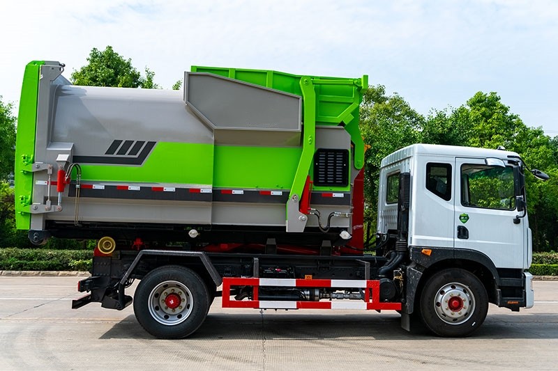 東風多利卡D9勾臂垃圾車 12方