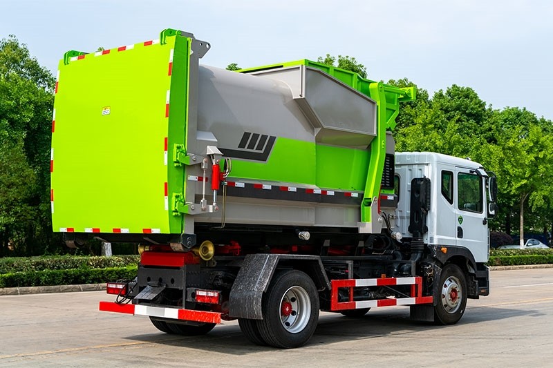 東風多利卡D9勾臂垃圾車 12方