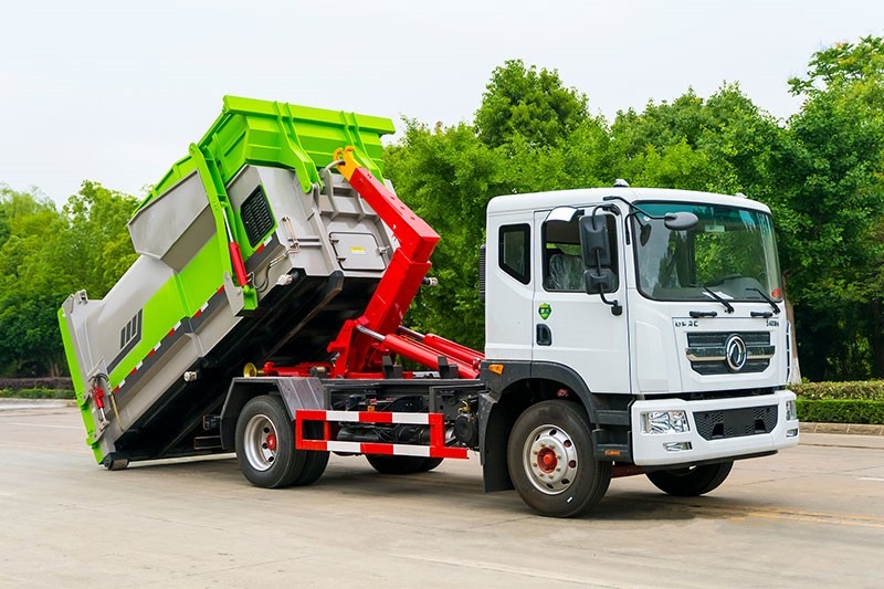 東風多利卡D9勾臂垃圾車 12方