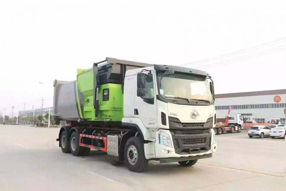 柳汽H5后雙橋勾臂垃圾車 20噸